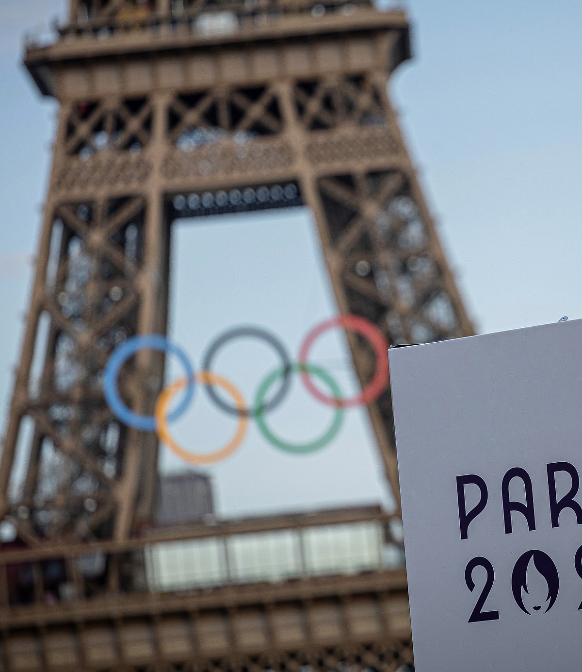  (AP Photo/Aurelien Morissard)
 : The Olympic rings are seen on the Eiffel Tower, Sunday, July 14, 2024, in Paris.